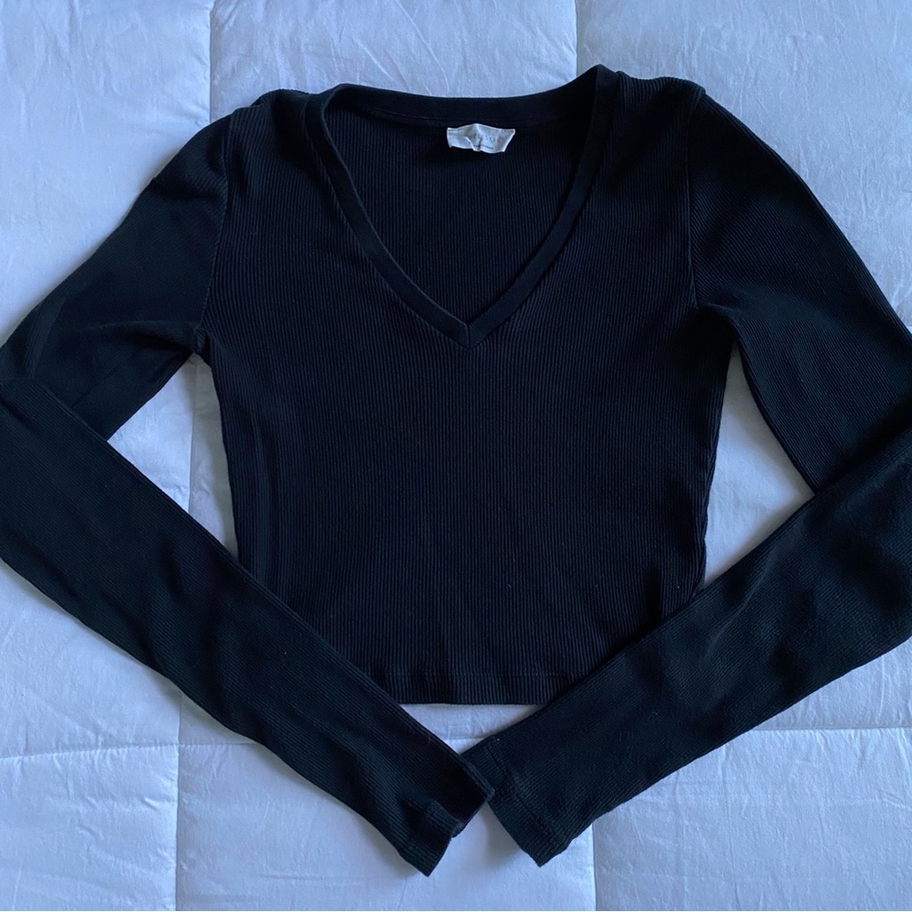 Aritzia Azure Skies Penman Cropped Long Sleeve Black size Small great condition